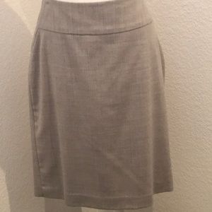 Banana Republic Size 6 Grey Skirt